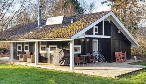 Three-Bedroom Holiday Home 