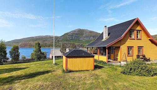 Three-Bedroom Holiday Home 