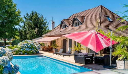 Villa with Garden View