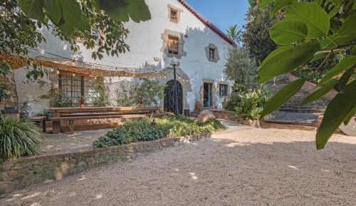 Villa with Garden View