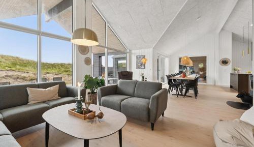Seven-Bedroom Holiday Home