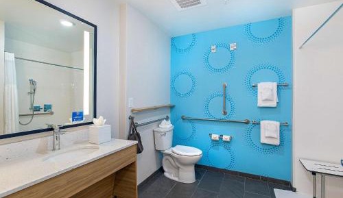 Queen Room with Two Queen Beds - Mobility Access