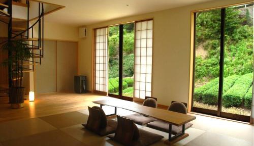 Standard Twin Room with Mountain View