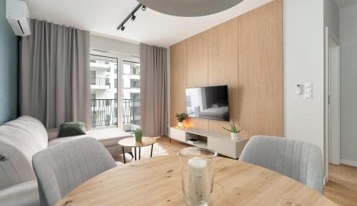 One-Bedroom Apartment with Balcony