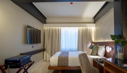 Deluxe Queen Room