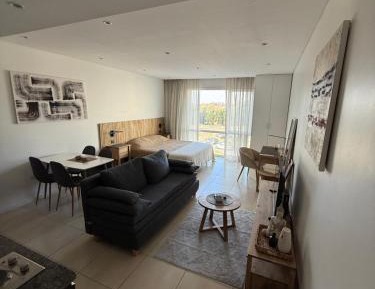 Deluxe Studio