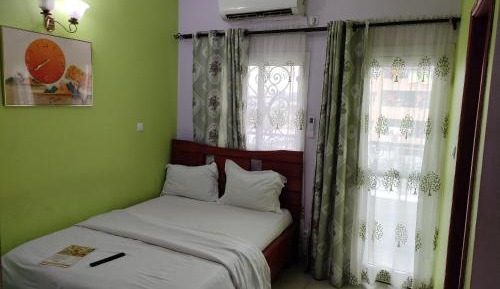 Standard Queen Room