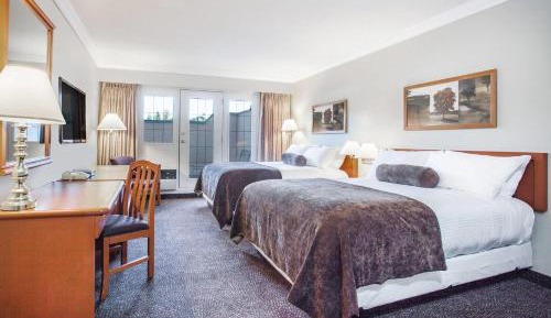 Deluxe Queen Room with Two Queen Beds - Non-Smoking