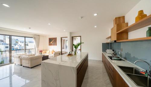 Three-Bedroom Apartment with Balcony