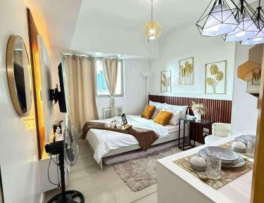 Studio with Balcony