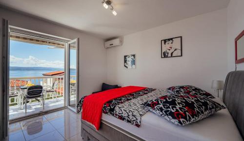 Studio Apartment with Sea View