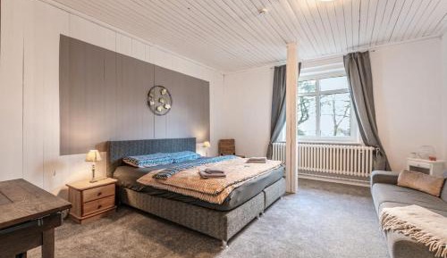 Superior One-Bedroom Apartment