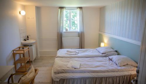 Single Room with Shared Shower and Toilet