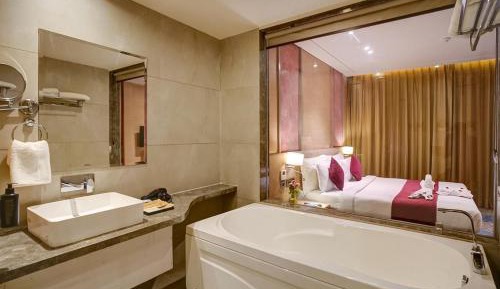 Deluxe King Suite