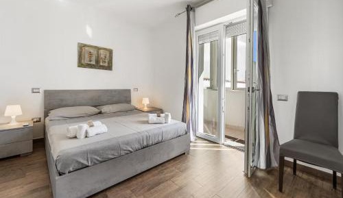 Two-Bedroom Deluxe Apartment with Balcony