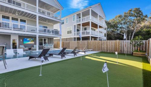 Six-Bedroom Holiday Home