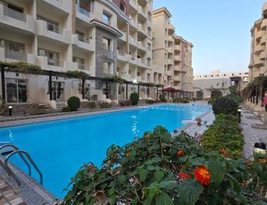 Apartment with Pool View 