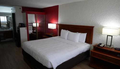 King Room - Accessible/Non-Smoking