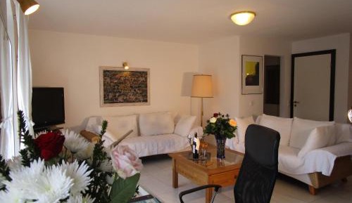 Large Studio (2 Adults)