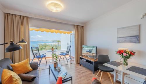 One-Bedroom Apartment with Ocean View