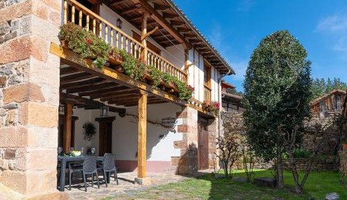 Villa with Garden View