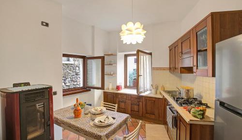 Apartment with Mountain View