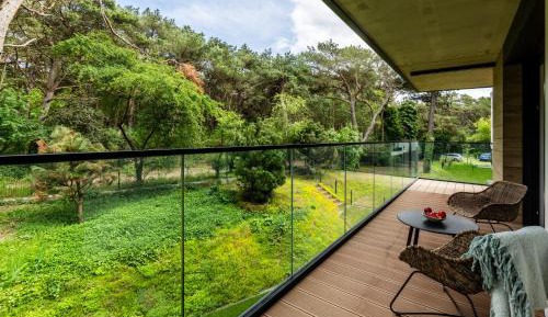 Six-Person Apartment with forest balcony