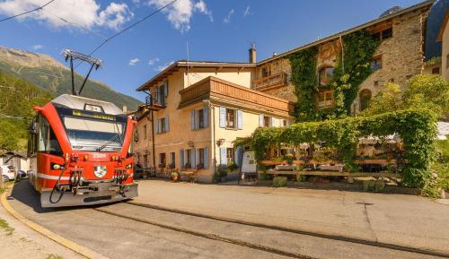 Standard Single Room with Shared Bathroom