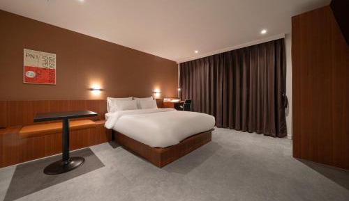 Random Room upon check in_No parking