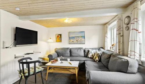One-Bedroom Holiday Home
