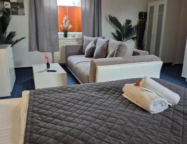 Studio Apartment with One Double Bed