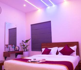 Deluxe Room (2 Adults + 1 Child)