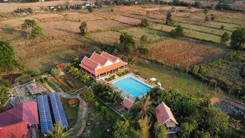Villa with Garden View