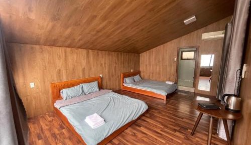 Deluxe Double or Twin Room with City View