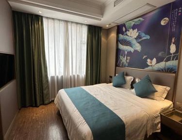 Standard Queen Room