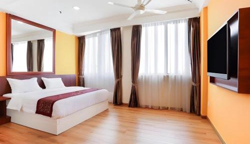 Deluxe Queen Room