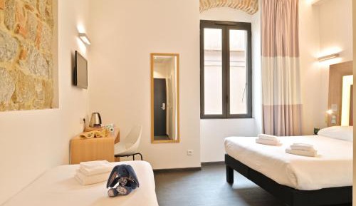 Triple Room (1 Double Bed + 1 Single Bed)