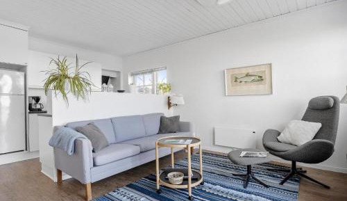 One-Bedroom Holiday Home