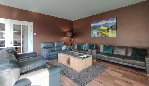 Four-Bedroom Holiday Home