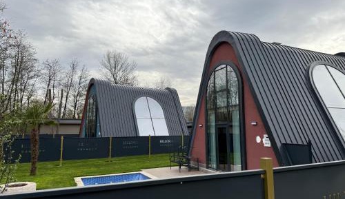 Deluxe Double Room (2 Adults + 1 Child)