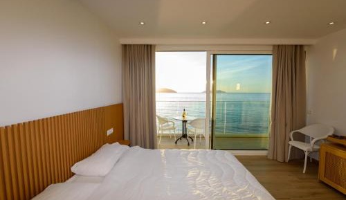 Quadruple Room with Sea View