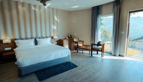 Suite with Mountain View