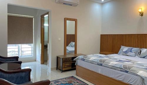 Deluxe Queen Room