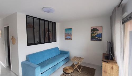 Apartment with Pool View 