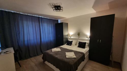 Classic One-Bedroom Apartment with King Bed