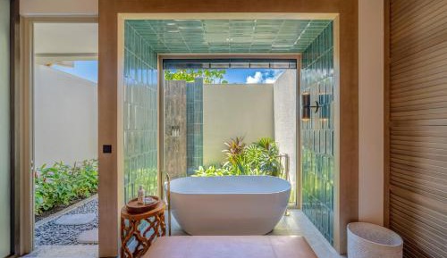 Villa with King and Sofa Bed - Beach View