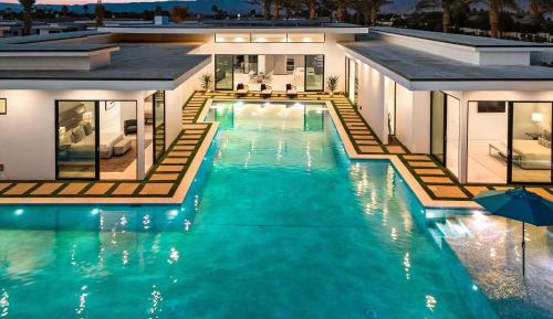Six-Bedroom Villa 
