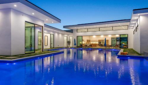 Six-Bedroom Villa 