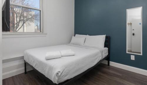 Queen Room with Shared Bathroom 101