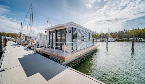 Two-Bedroom House Boat